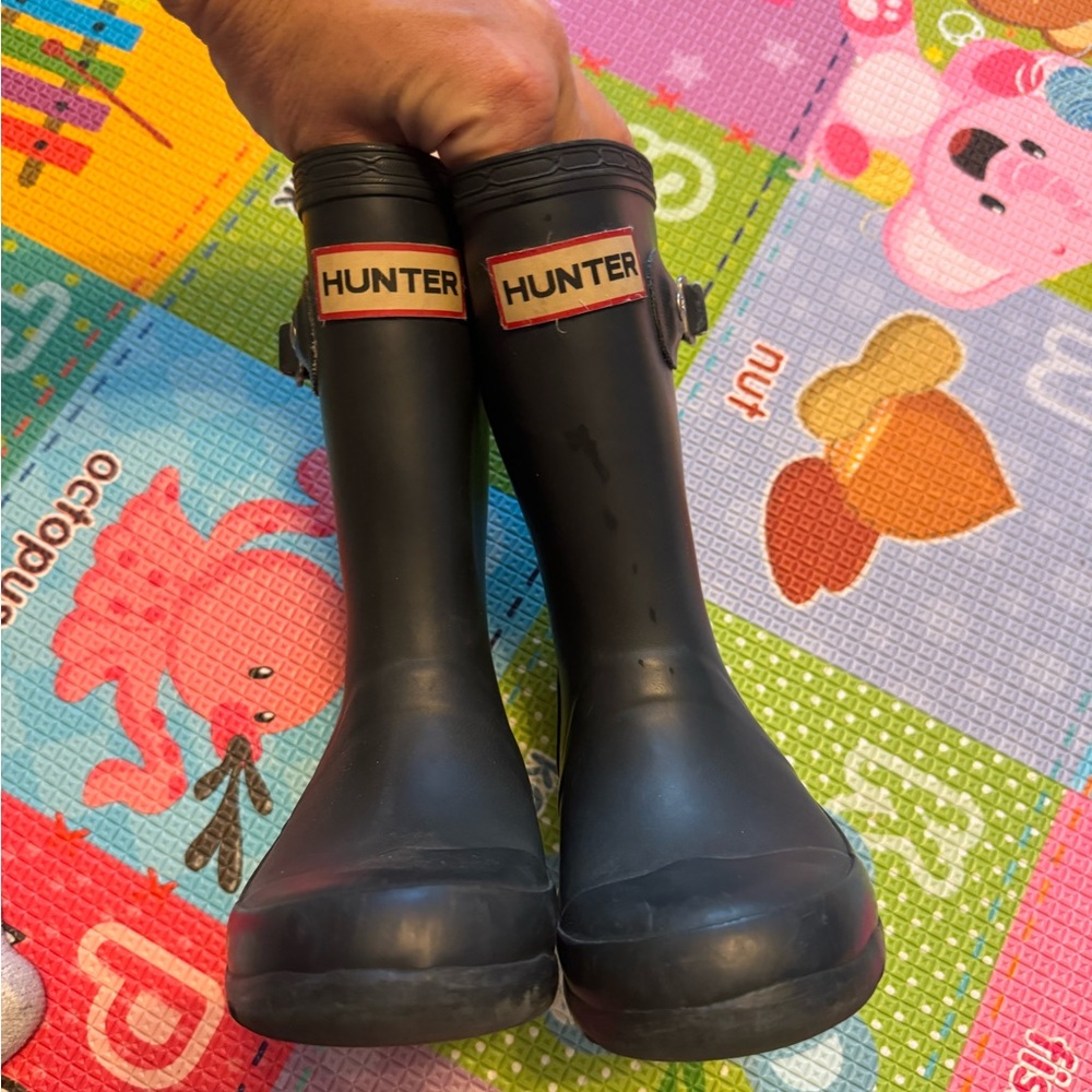 Hunter rain boots toddler size 9